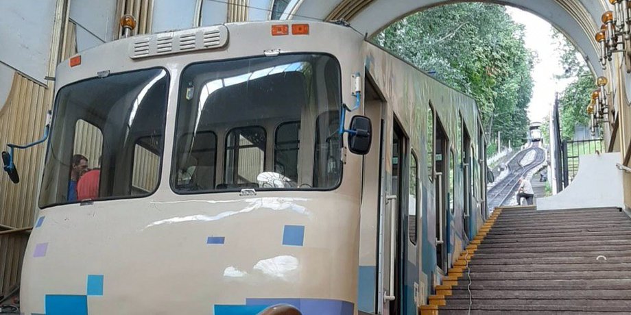 новости Киева, убийство подростка в фуникулере, убийство, подросток, стекло