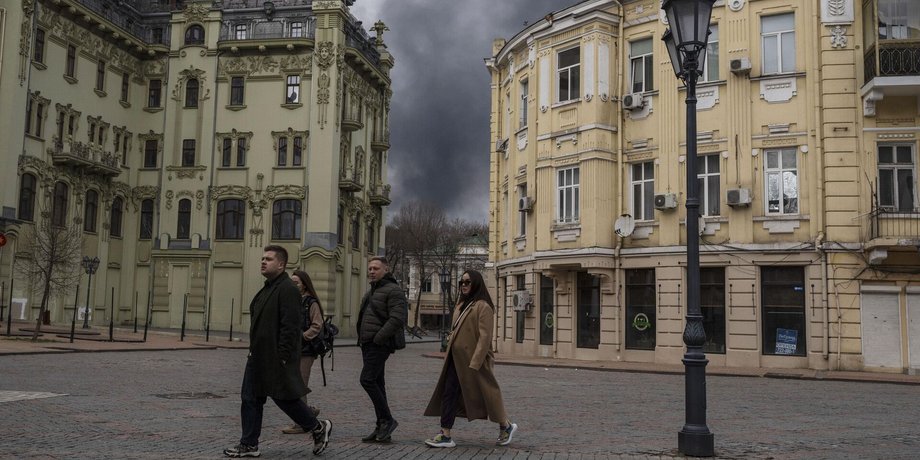 одеса, архітектура, перехожі, люди, ліхтар