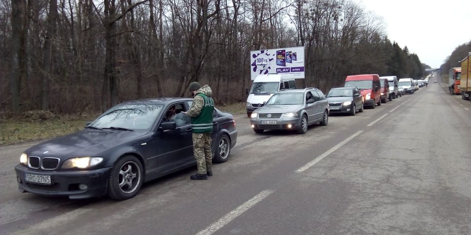 украина, граница, пограничники, очереди на границе, праздники