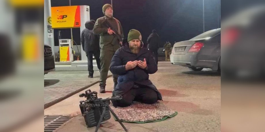рамзан кадыров, кадыров в мариуполе, кадыров молится, чечня, кадыровцы