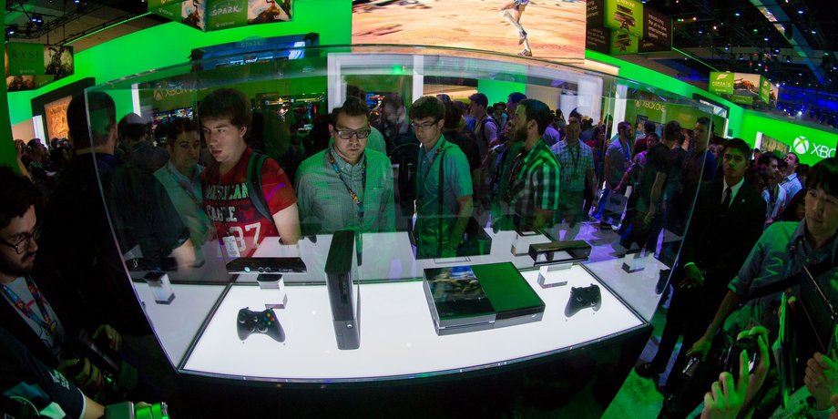 Витрина с игровой приставкой XBox / Фото: Wikipedia