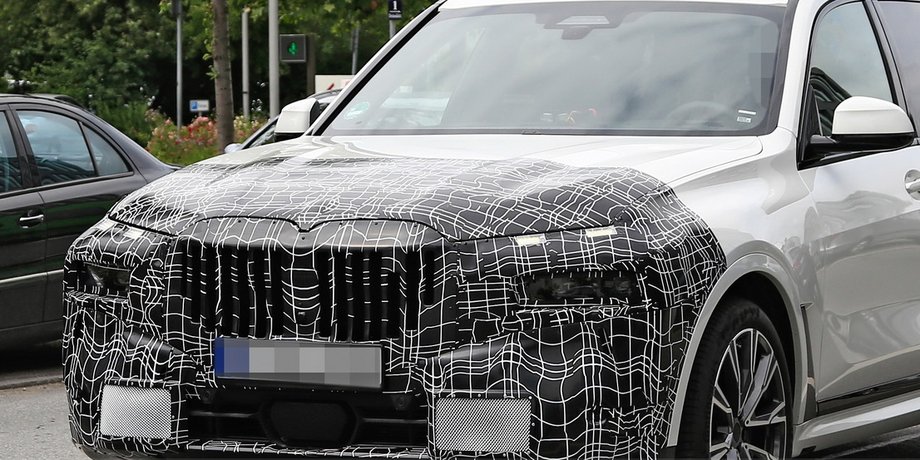 Рестайлинг кроссовера BMW X7