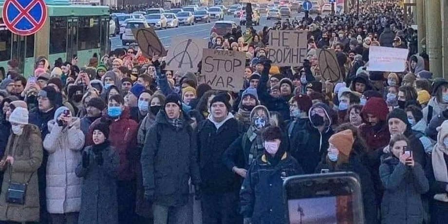 У Росії протести стали масовими, затримано понад тисячу людей