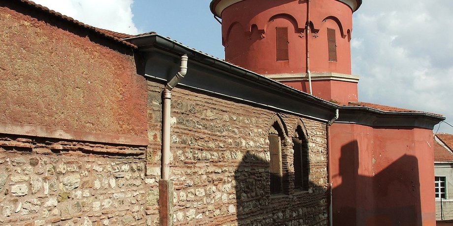 церковь Святой Марии Монгольской история современность стена небо Турция
