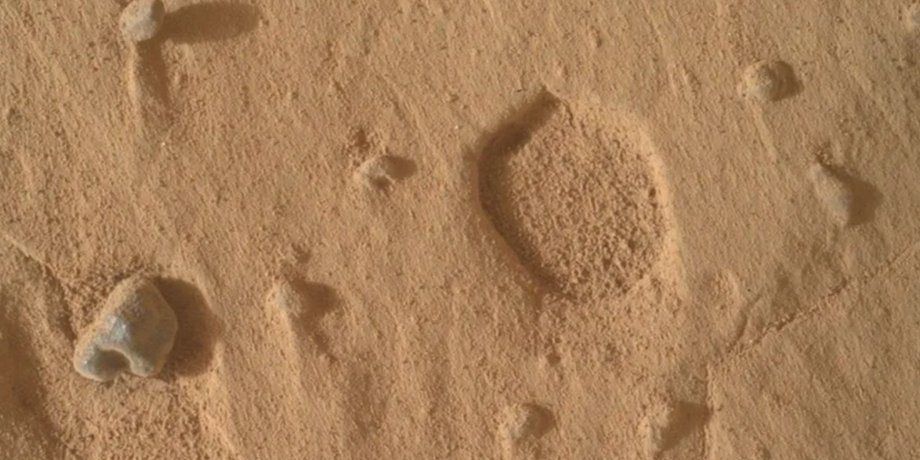Марсохід Curiosity виявив на Марсі дивні "відбитки ніг"