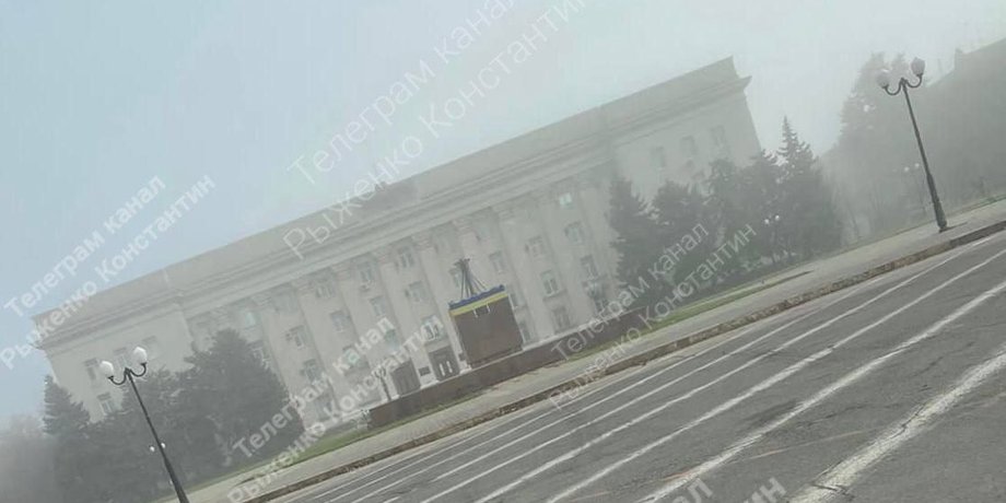 центр херсона, флаг украины, флаг украины в херсоне
