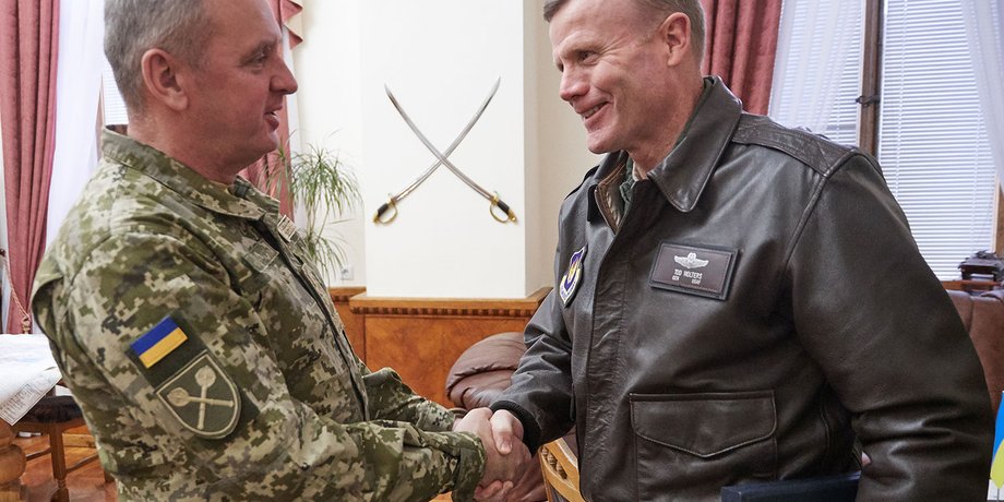 Виктор Муженко и Тод Уолтерс / Фото: mil.gov.ua