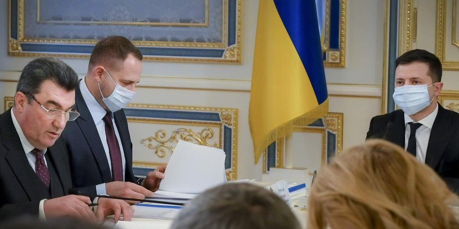 СНБО, санкции, блокировка каналов, WhatsApp, Перший незалежний, UkrLive