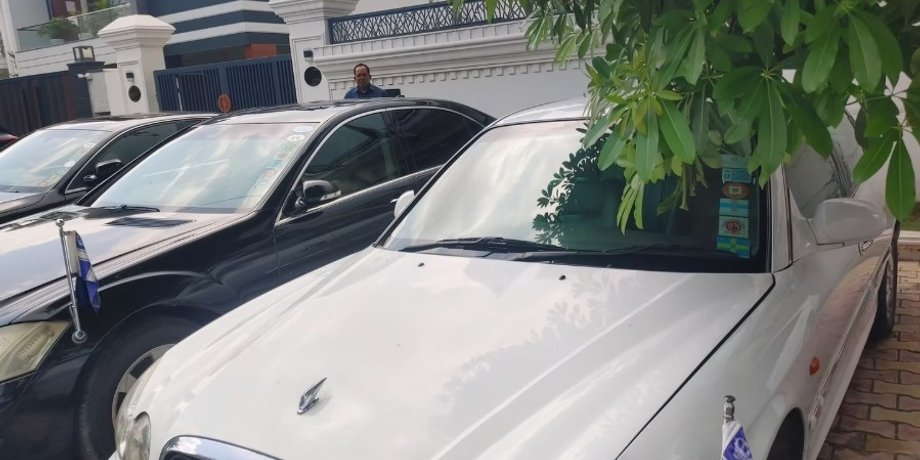 Індієць 9 років видавав себе за посла неіснуючих або невизнаних країн, видавав візи та шахраював, розповіло The New York Times