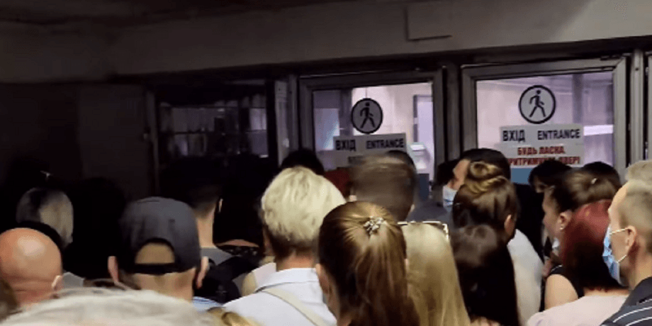 контрактовий площа, натовп, тиснява, київський метрополітен