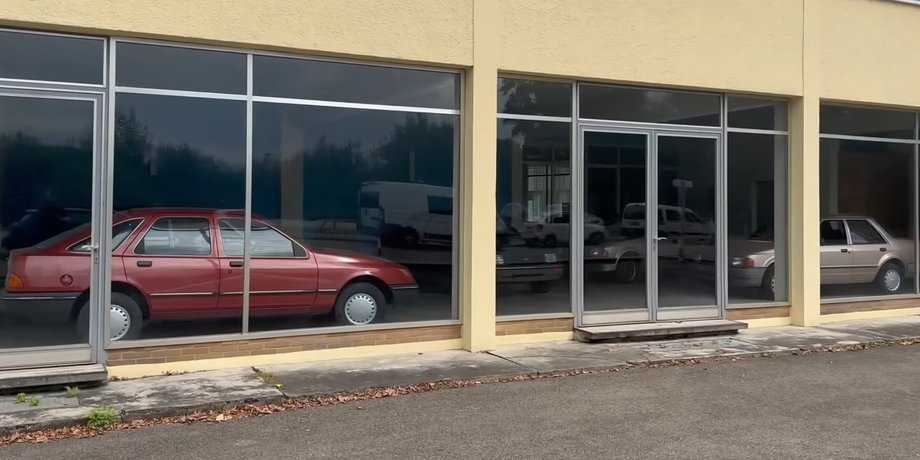 покинутий автосалон, Автосалон Ford, Ford Sierra, Ford Escort, Ford Fiesta