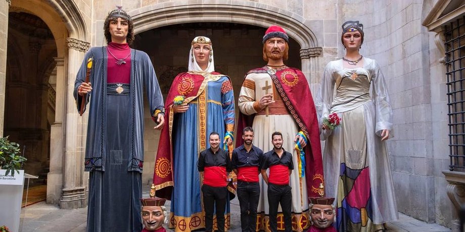 урочиста хода, фестиваль у Барселоні, київська мерія, українські ляльки