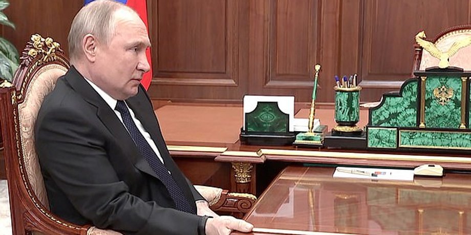 Як і Сталін, Путін боїться зрадників, путін хворий,