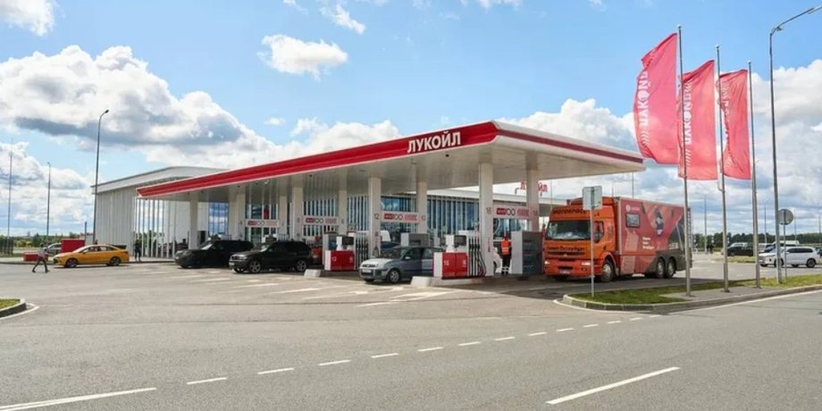 Автозаправочная станция в РФ фото автозаправочной станции в РФ