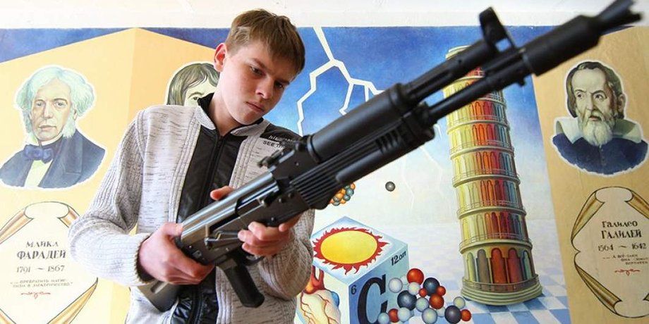 Дитина зі зброєю, зброя, підліток, хлопець