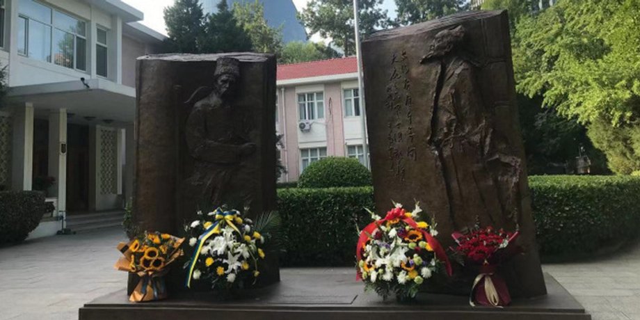 скульптура, памятник, тарас шевченко, китай, пекин, ду фу, памятник кобзарю, мид Украины, посольство украины, врата души