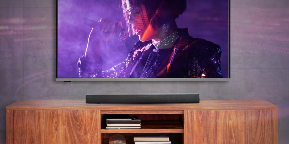 Телевизор и саундбар Panasonic SC-HTB100
