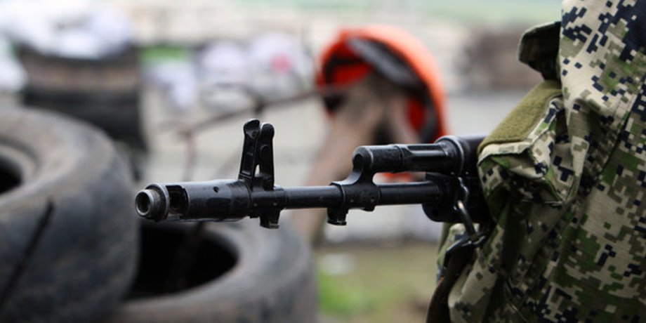 Боевик в Донецке / Фото: EPA