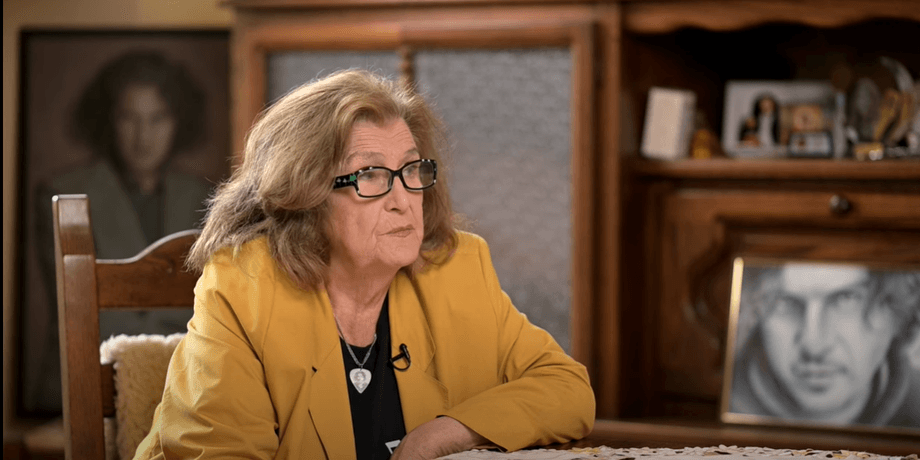 Мама Кузьмы Скрябина, Мама Кузьмы Скрябина о смерти сына, почему кузьма скрябин лежал в гробу с медалью, кто убил кузьму скрябина