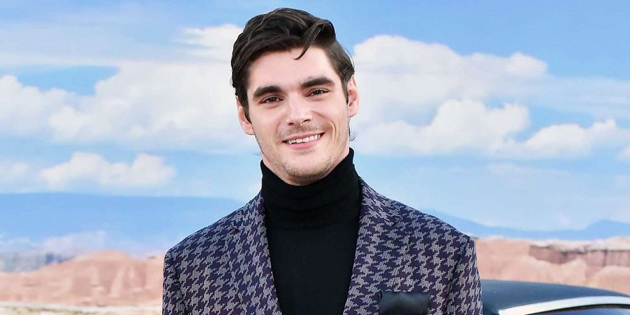 Актор ЕрДжей Мітт