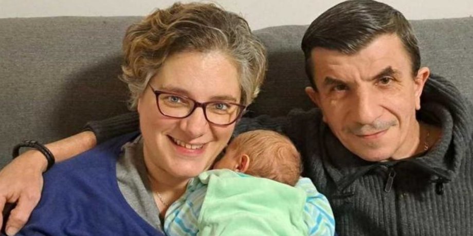 В селе впервые за 30 лет родился ребенок, назвали в честь певца, родился мальчик, село Тиццола, роды, село в горах, семья, 26 жителей