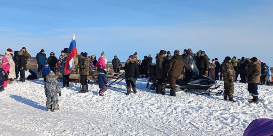 В селі Седанка проводжають чоловіків на війну в Україну