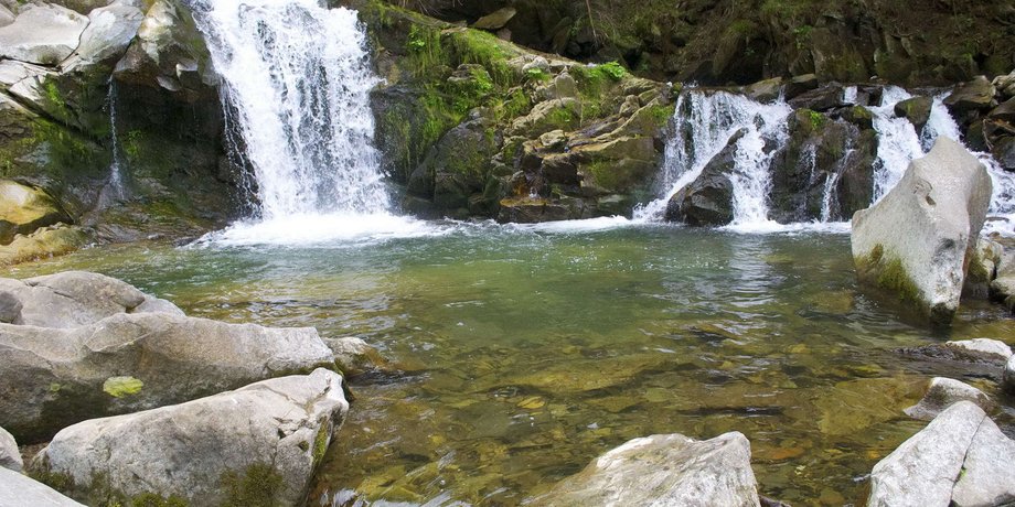 Карпаты, Каменецкий водопад, гибель ребенка в Карпатах, смерть ребенка на Каменецком водопаде