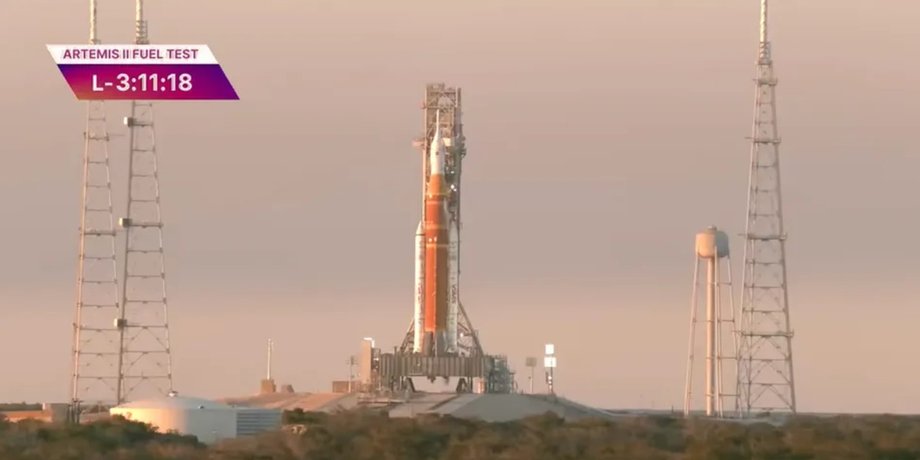 Space Launch System Артемида 2