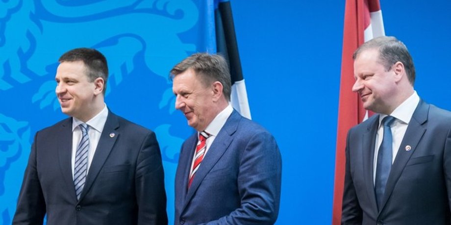 Слева направо: Юри Ратас, Марис Кучинскис и Саулюс Сквернялис \ Фото:Postimees