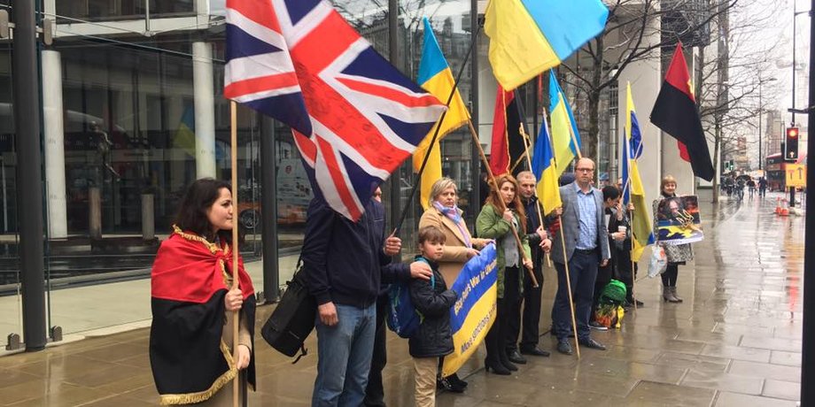 Активисты пикетировали резиденцию Ахметова в Лондоне / Фото: Facebook.com/london.maidan/