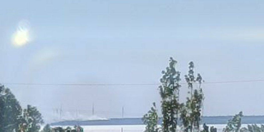 бердянск, дым, взрыв, прилет, взрывы, столб дыма