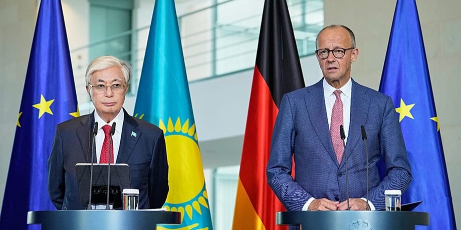 Президент Казахстану під час зустрічі з канцлером Німеччини Фрідріхом Мерцом у Берліні 29 вересня 2026 року
