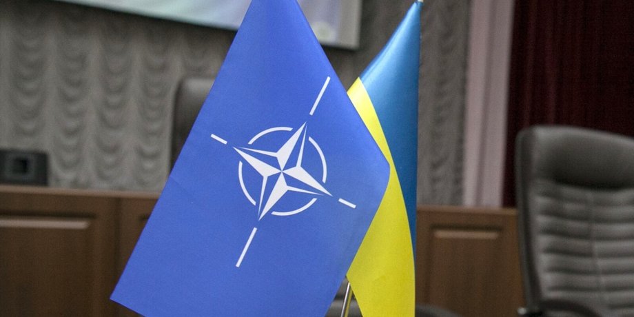 прапори нато та України