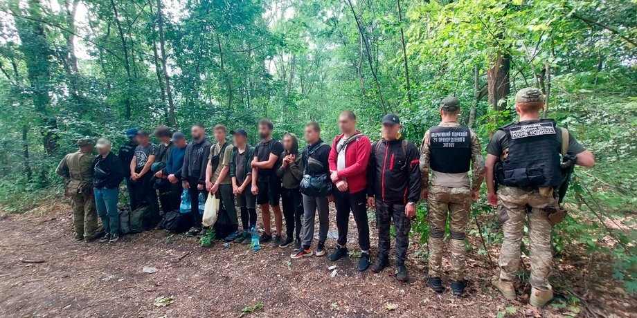 ДПСУ затримала 13 чоловіків