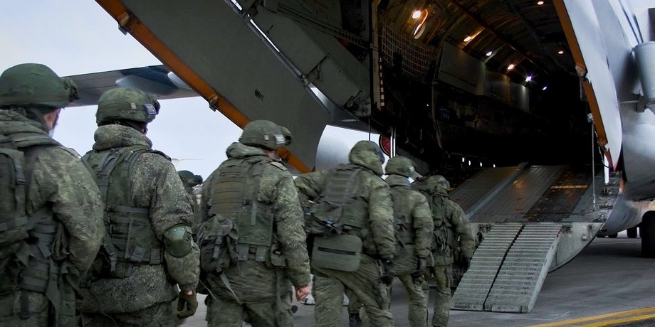 перекидання військ до Казахстану
