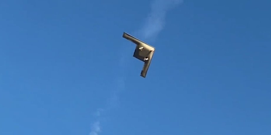 Бомбардировщик B-21 Raider, B-21 Raider США, B-21 Raider испытания, B-21 Raider полет, B-21 Raider видео