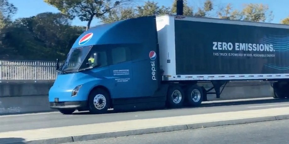 Tesla Semi, Tesla Semi 2023, новая Tesla Semi, электромобиль Tesla Semi