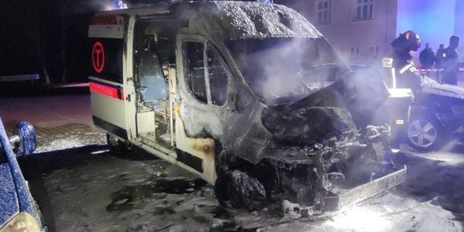 машина скорой помощи, скорая помощь, поджог скорой помощи в Польше