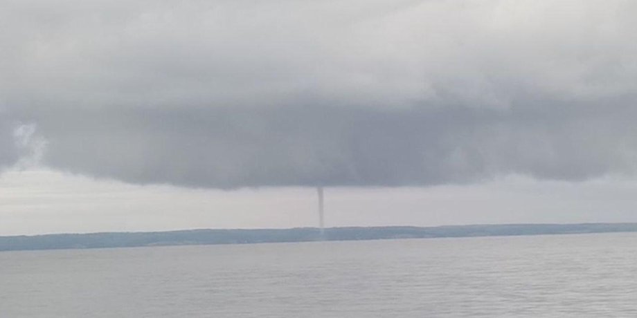 Над Кременчуцьким водосховищем пронісся рідкісний водяний смерч