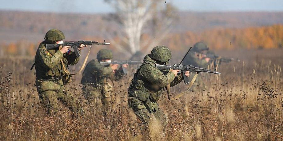 Российские подразделения продолжают наступление на Покровск и могут перерезать трассы, по которым везут боеприпасы Силам обороны, заявили аналитики