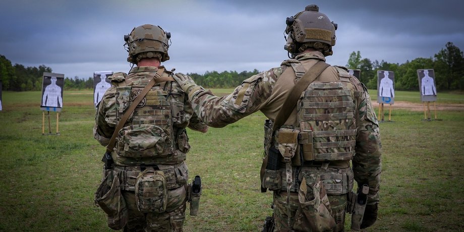 экстремизм в армии, армия США, американские военные, вербовка наемников, вербовка ветеранов, вербовка в чвк