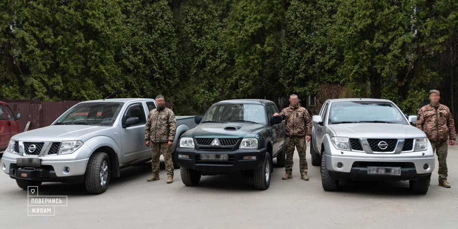 пикапы для армии, авто с правым рулем, праворульные авто