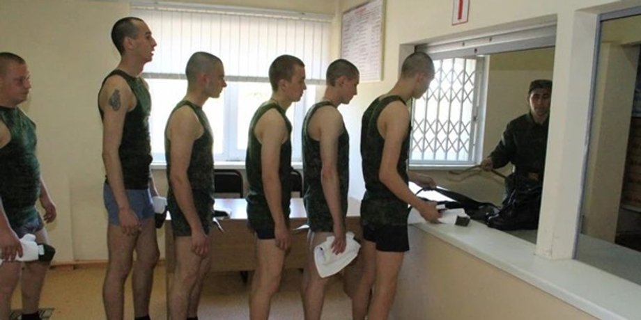 Зображення чоловіків під час проходження ВЛК