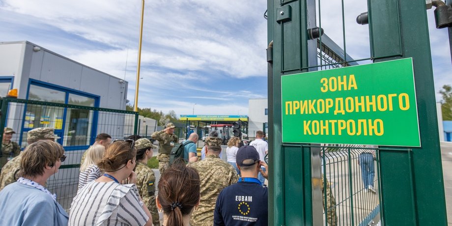 Чоловіки віком від 18 до 22 років зможуть перетинати кордон під час воєнного стану