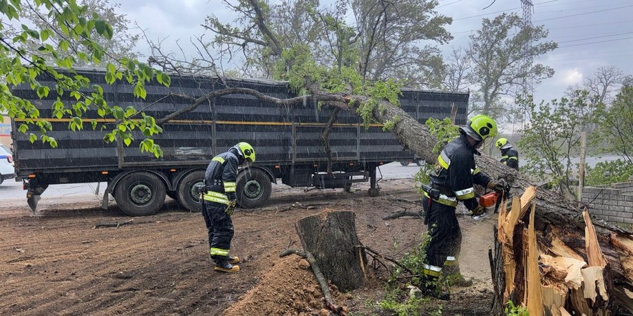Синоптики попереджають про шквали та дощі на наступні дні: в яких регіонах буде непогода (фото)