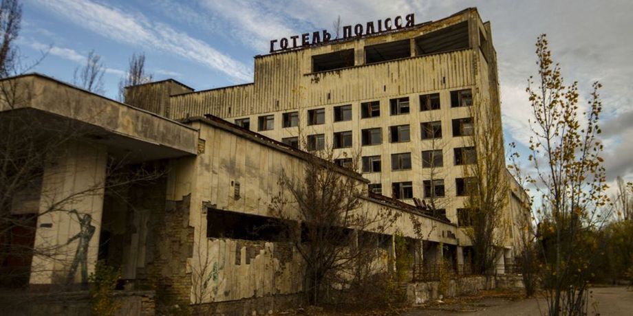 Чернобыль, зона отчуждения, радиация, интервью, ремонт в заброшенном доме, авария на АЭС, мутанты
