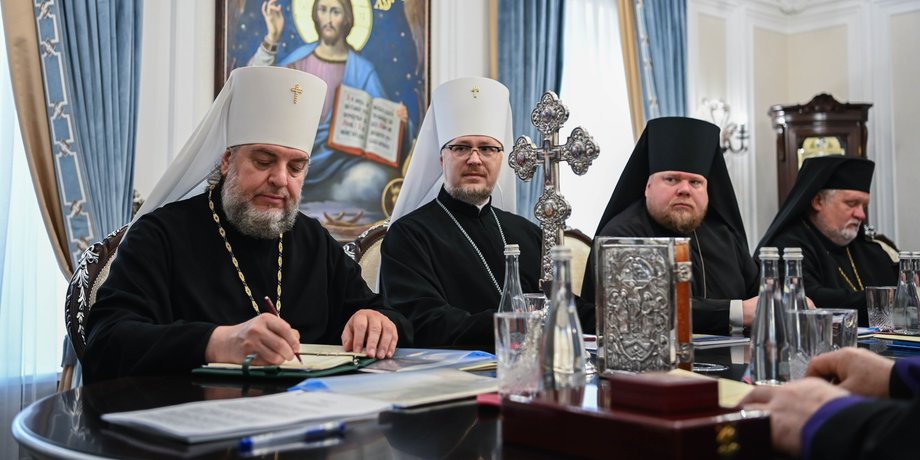 синод, Михайлівський собор, священнослужителі
