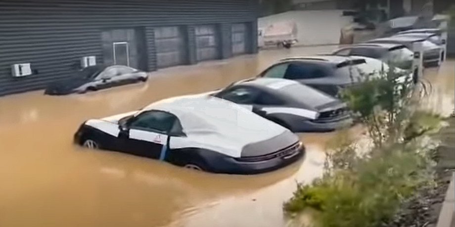 Германия наводнение затопило Porsche