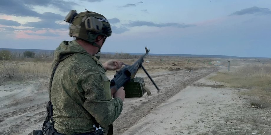 Російський військовий біля лінії фронту