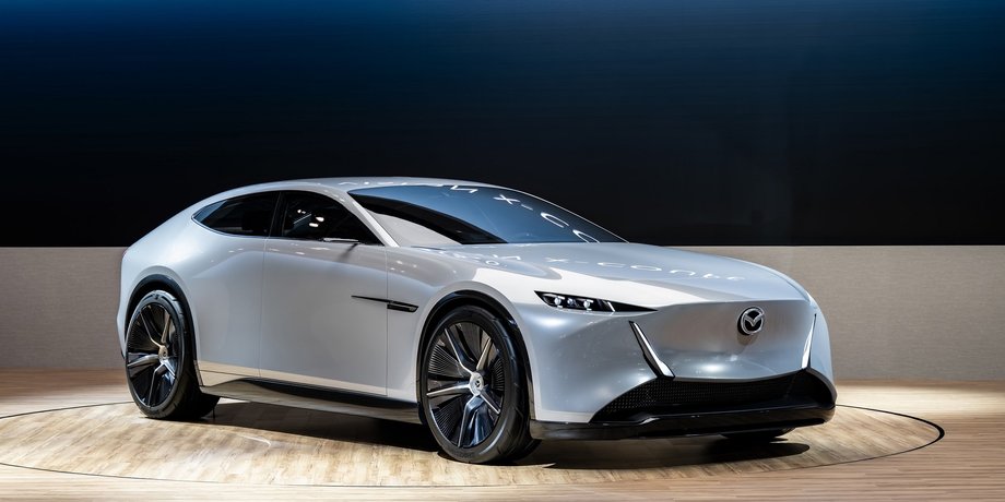 новый седан Mazda
